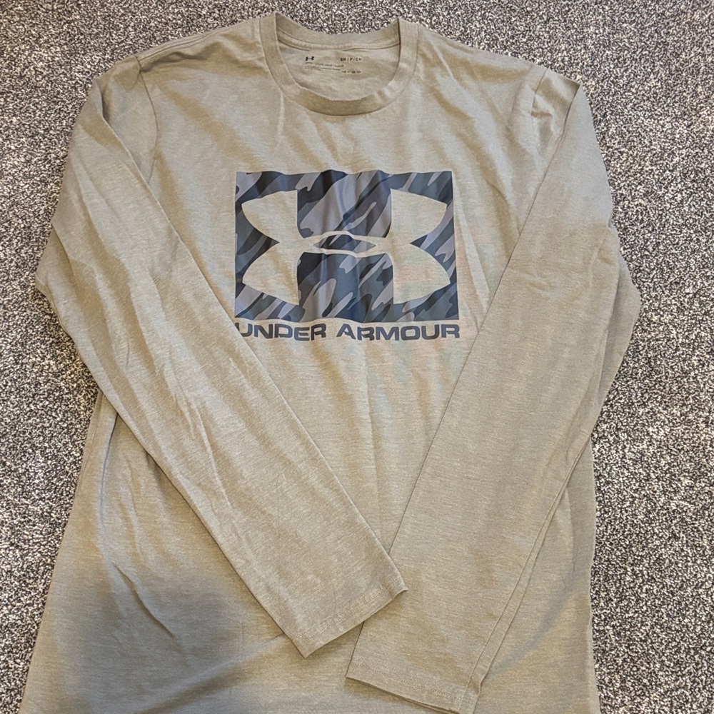 Under Armour Long Sleeve Logo Tee in Olive Green Camo Print